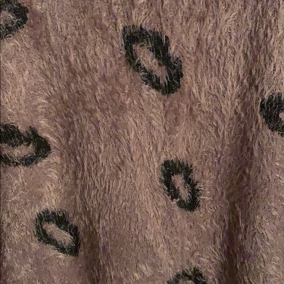 Sweater with lips pattern - Picture 3 of 4